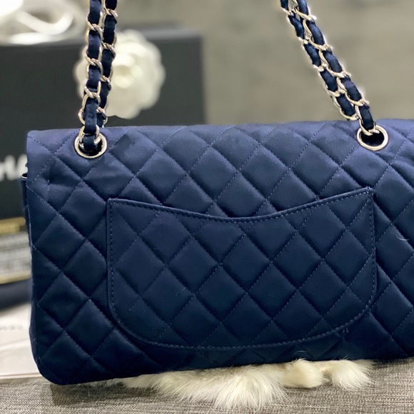 Chanel Shingle Medium Flap Bag - Picture 6 of 16